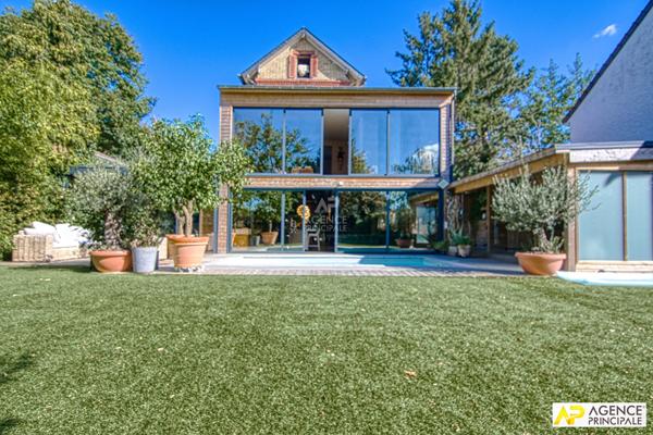Le Chesnay Rocquencourt - Maison 8 pièces 327 m² au sol sur parcelle de 718 m² avec piscine et double garage automatisé €1 890 000 ** - Référence 27470