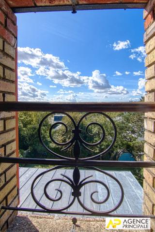 Le Chesnay Rocquencourt - Maison 8 pièces 327 m² au sol sur parcelle de 718 m² avec piscine et double garage automatisé €1 890 000 ** - Référence 27470