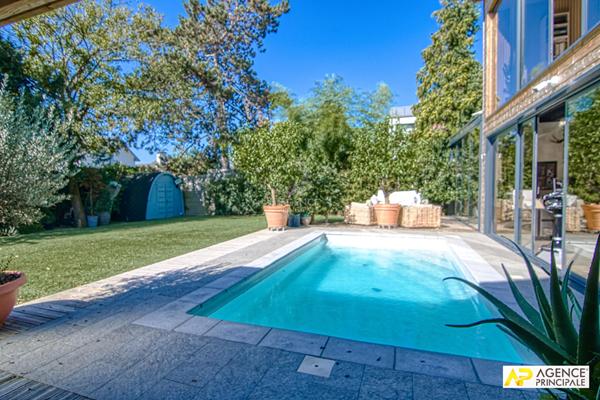 Le Chesnay Rocquencourt - Maison 8 pièces 327 m² au sol sur parcelle de 718 m² avec piscine et double garage automatisé €1 890 000 ** - Référence 27470