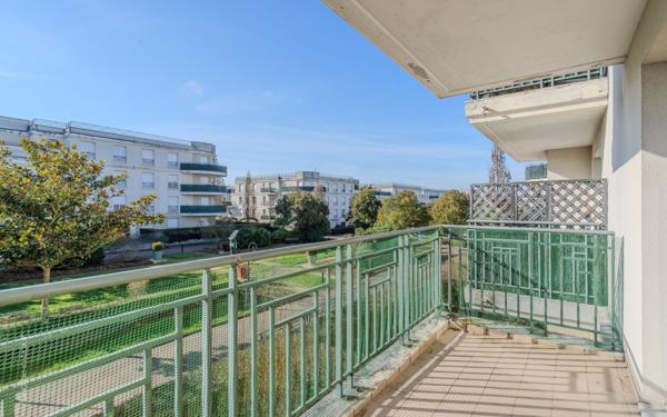 Appartement à vendre    4 pièces • 75,16 m2 Montévrain