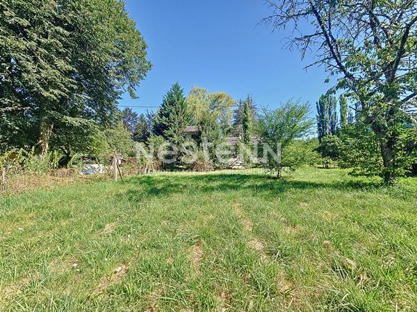 Sur plus de 2000 m2 de terrain au calme petite maison avec garage, sur Retournac
