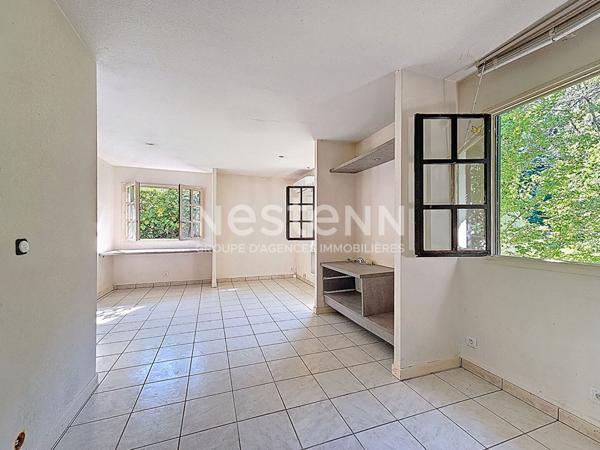 Sur plus de 2000 m2 de terrain au calme petite maison avec garage, sur Retournac