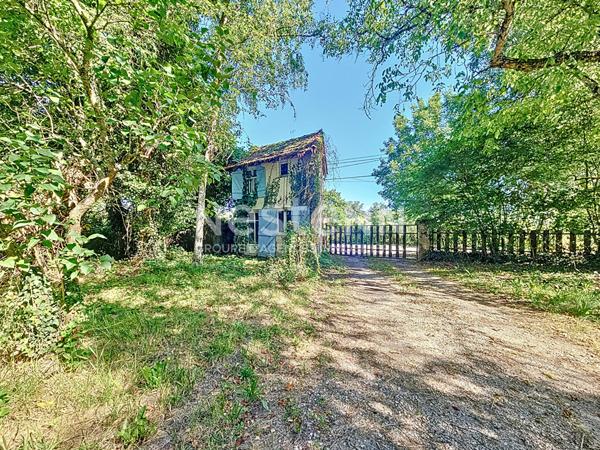 Sur plus de 2000 m2 de terrain au calme petite maison avec garage, sur Retournac