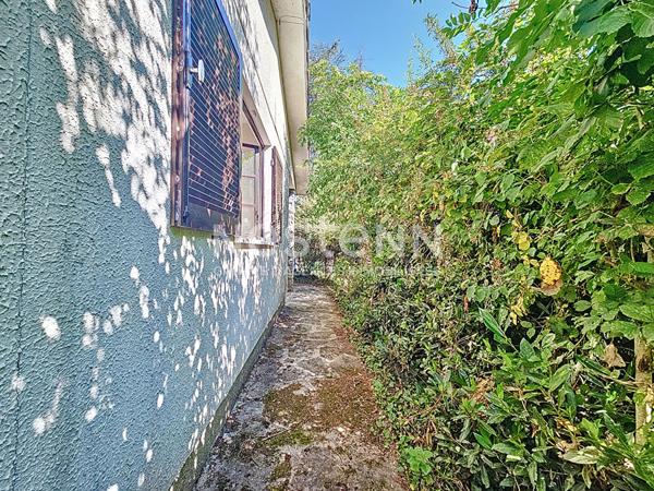 Sur plus de 2000 m2 de terrain au calme petite maison avec garage, sur Retournac