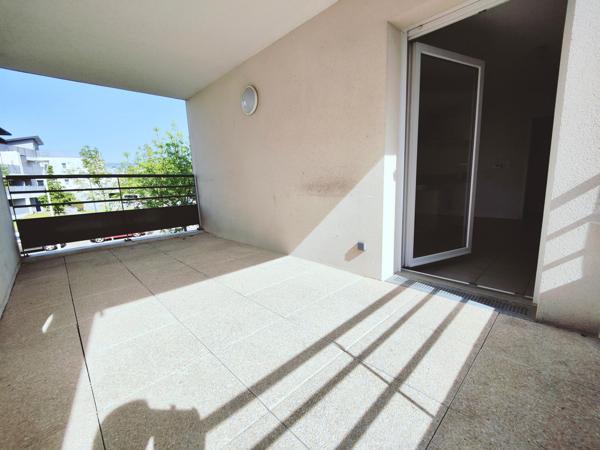 T3 récent.Ascenseur.2 parkings. DPE C. 107 €/mois