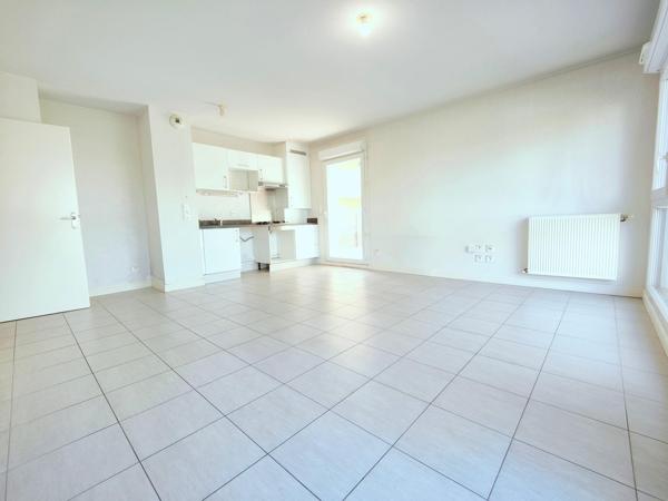 T3 récent.Ascenseur.2 parkings. DPE C. 107 €/mois