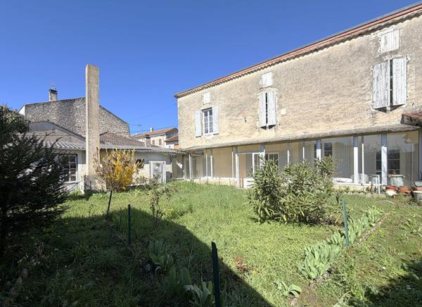 LAROQUE TIMBAUT - Maison de maitre en pierre de 6 pièces avec 4 chambres, - 165 000 €