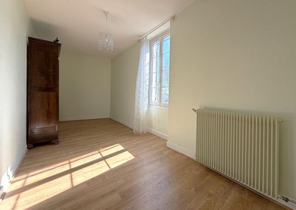 LAROQUE TIMBAUT - Maison de maitre en pierre de 6 pièces avec 4 chambres, - 165 000 €