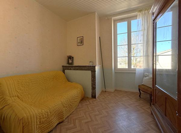 LAROQUE TIMBAUT - Maison de maitre en pierre de 6 pièces avec 4 chambres, - 165 000 €