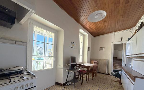 LAROQUE TIMBAUT - Maison de maitre en pierre de 6 pièces avec 4 chambres, - 165 000 €