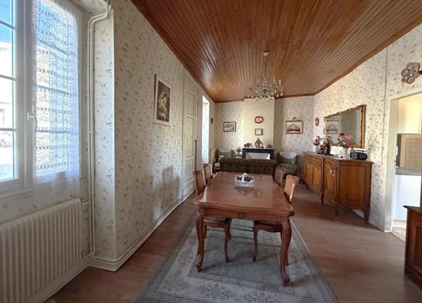 LAROQUE TIMBAUT - Maison de maitre en pierre de 6 pièces avec 4 chambres, - 165 000 €
