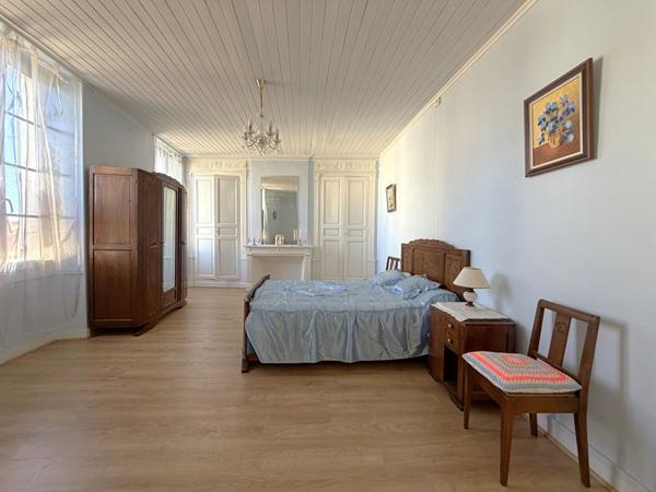 LAROQUE TIMBAUT - Maison de maitre en pierre de 6 pièces avec 4 chambres, - 165 000 €