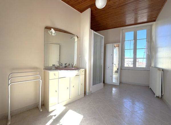 LAROQUE TIMBAUT - Maison de maitre en pierre de 6 pièces avec 4 chambres, - 165 000 €