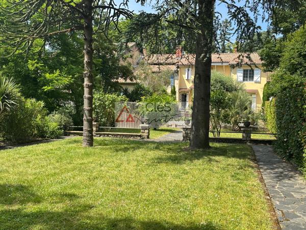 Maison 7 pièce(s) 3 chambre(s) 185 m²