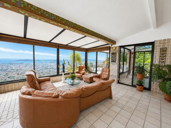TOULON – Maison de caractère sur les hauteurs du Faron - vue mer panoramique - exposition plein sud