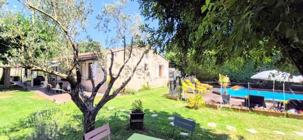 Bouc Bel Air grande maison familiale de 154 m2 sur terrain de 1.216 m2 avec piscine, chalet de 40 m2