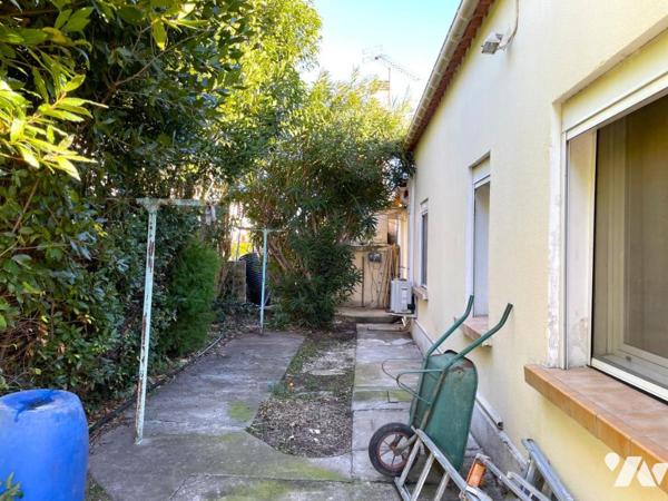 Maison plain pied rénovée 2 chambres, grand garage, piscine