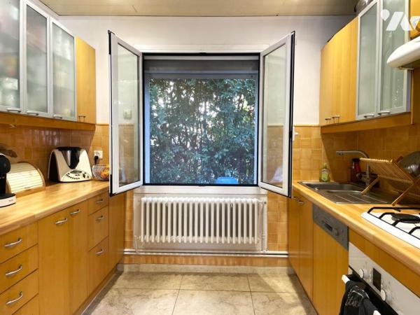 Maison plain pied rénovée 2 chambres, grand garage, piscine