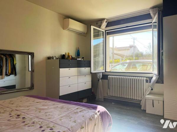 Maison plain pied rénovée 2 chambres, grand garage, piscine