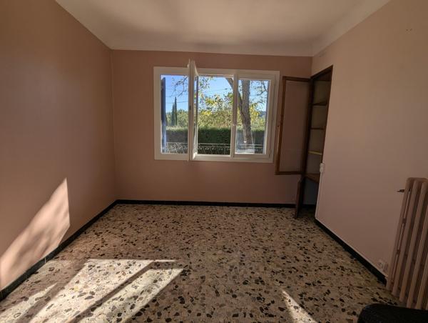 Villa plain pied à rénover entre Lourmarin et Cucuron