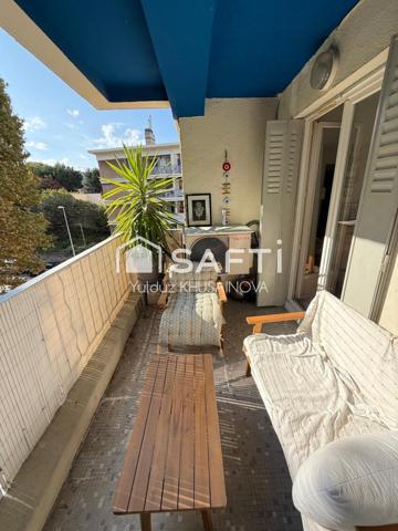 GRAND  APPARTEMENT T4 REFAIT A NEUF