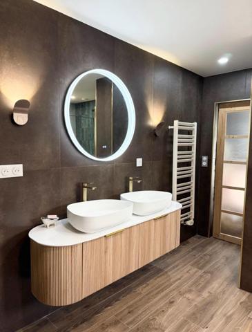 Maison à VALSERHONE, 01200 - 7 pièces 189m²