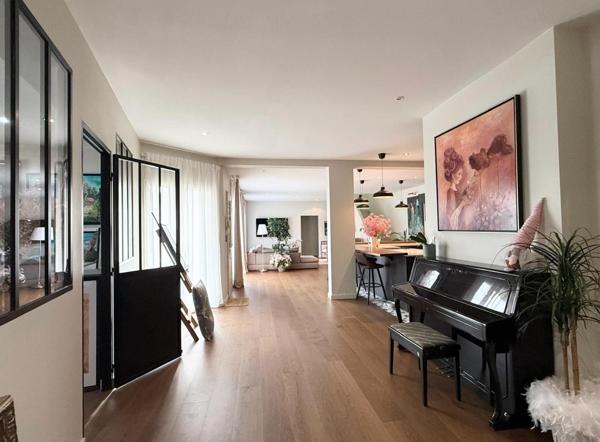 Maison à VALSERHONE, 01200 - 7 pièces 189m²