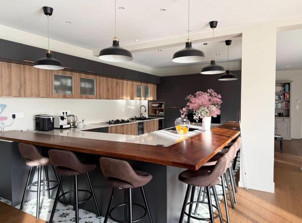 Maison à VALSERHONE, 01200 - 7 pièces 189m²