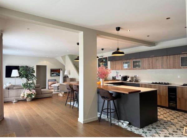 Maison à VALSERHONE, 01200 - 7 pièces 189m²