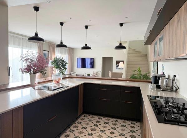 Maison à VALSERHONE, 01200 - 7 pièces 189m²