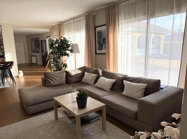 Maison à VALSERHONE, 01200 - 7 pièces 189m²