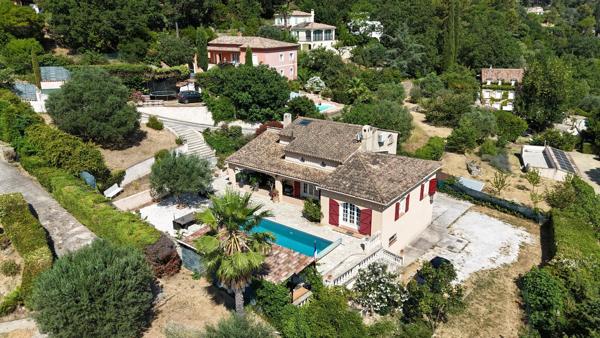 A vendre/ Maison de 144m² avec piscine.