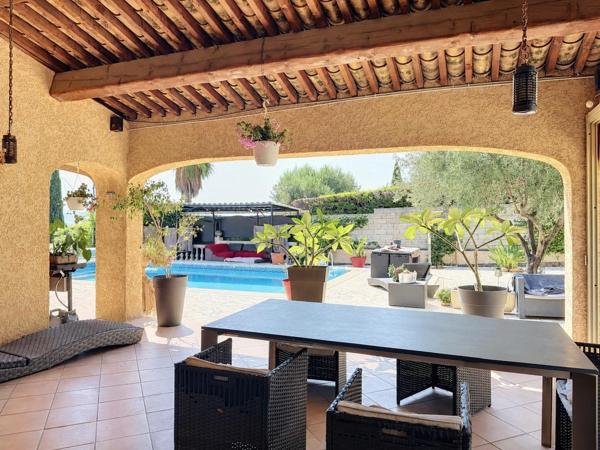 A vendre/ Maison de 144m² avec piscine.