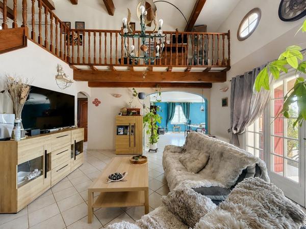 A vendre/ Maison de 144m² avec piscine.
