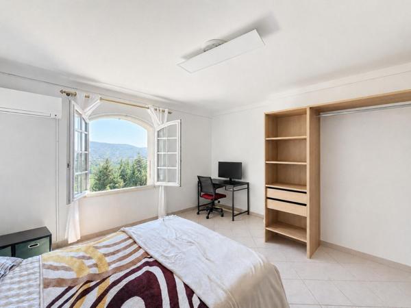 A vendre/ Maison de 144m² avec piscine.
