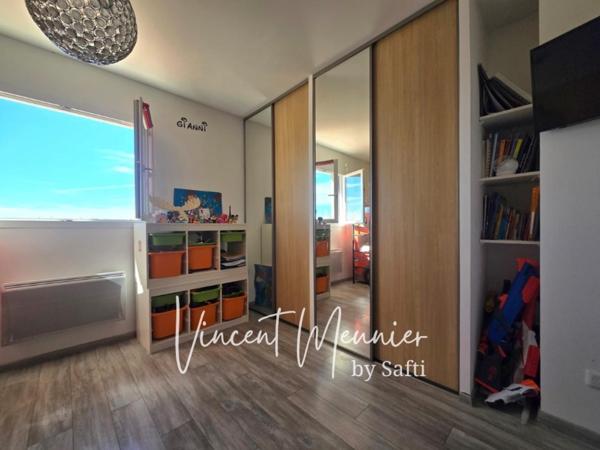 Maison 4 ch / Piscine / Garage / Centre Miribel