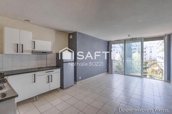 T1 bis de 35 m2 à Grenoble, Résidence de 2008, avec espaces verts