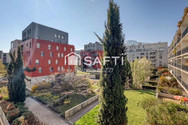 T1 bis de 35 m2 à Grenoble, Résidence de 2008, avec espaces verts