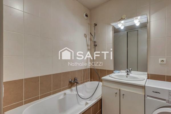 T1 bis de 35 m2 à Grenoble, Résidence de 2008, avec espaces verts