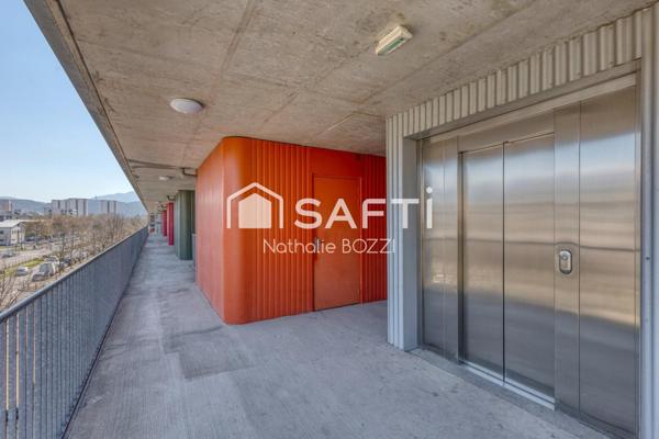 T1 bis de 35 m2 à Grenoble, Résidence de 2008, avec espaces verts