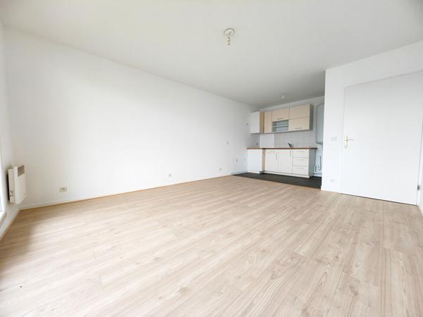 T2 40m² + BALCON + PARKING ENTIEREMENT REFAIT - CERGY LE HAUT