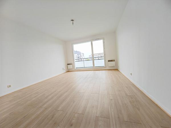 T2 40m² + BALCON + PARKING ENTIEREMENT REFAIT - CERGY LE HAUT