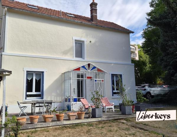 Vernouillet – Jouxtant Dreux -  Maison de ville  de caractère de 150 m 2 , 4 chambres, terrain arboré de 1 744 m²