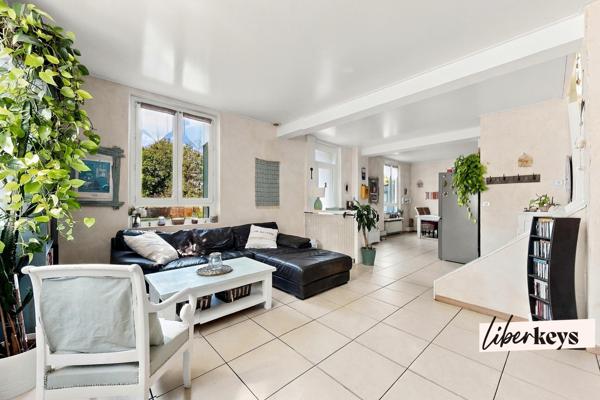 Vernouillet – Jouxtant Dreux -  Maison de ville  de caractère de 150 m 2 , 4 chambres, terrain arboré de 1 744 m²