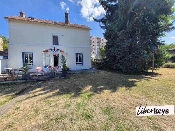 Vernouillet – Jouxtant Dreux -  Maison de ville  de caractère de 150 m 2 , 4 chambres, terrain arboré de 1 744 m²