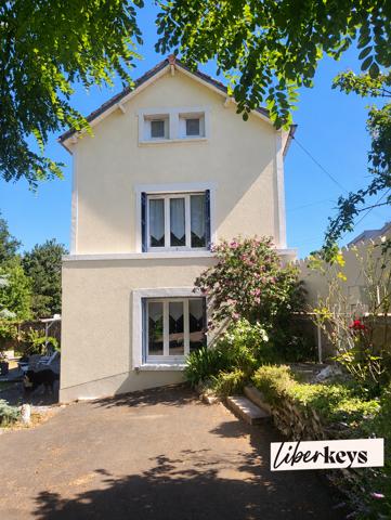Vernouillet – Jouxtant Dreux -  Maison de ville  de caractère de 150 m 2 , 4 chambres, terrain arboré de 1 744 m²