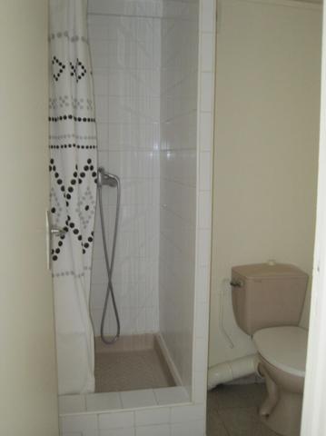 A LOUER STUDIO  MEUBLE  EN RDC CENTRE VILLE DE ST QUENTIN 02100