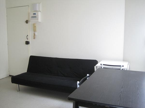 A LOUER STUDIO  MEUBLE  EN RDC CENTRE VILLE DE ST QUENTIN 02100