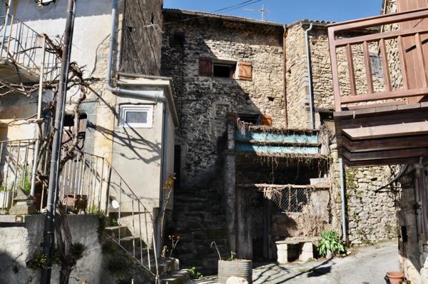 Dpt Alpes de Haute Provence (04), à vendre Proche ANNOT Maison de village en pierres 3 pièces, 60m², Cave et Terrasse.