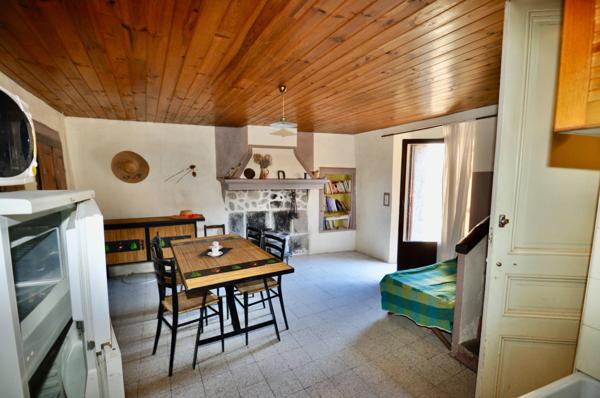 Dpt Alpes de Haute Provence (04), à vendre Proche ANNOT Maison de village en pierres 3 pièces, 60m², Cave et Terrasse.
